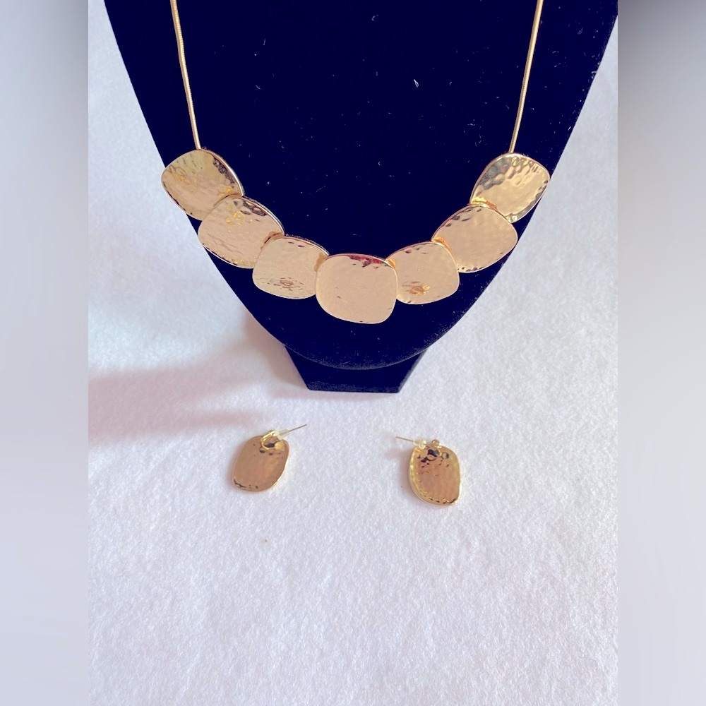 Necklace and Earring Set Gold Tone Statement Hammered style 18 inches NWOT